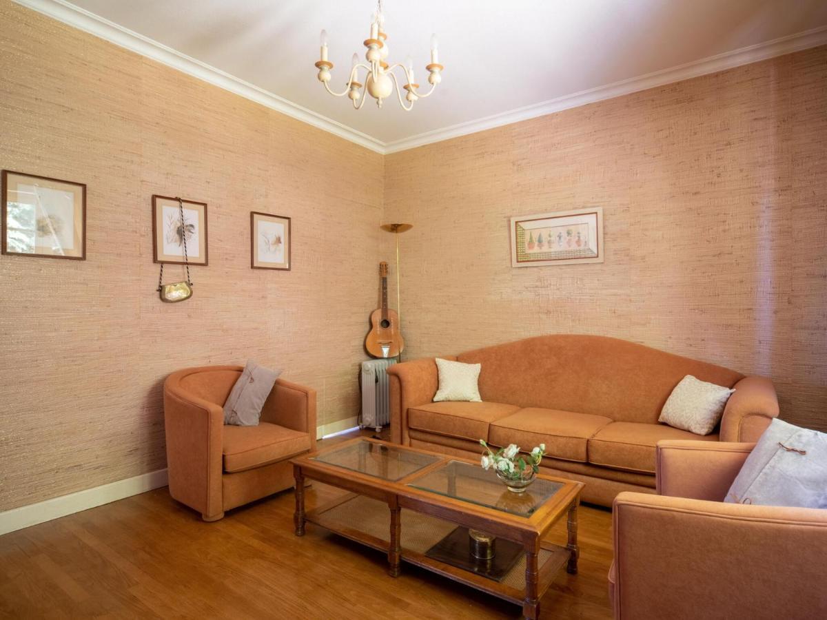 Quaint Holiday Home In Payzac With Garden Экстерьер фото